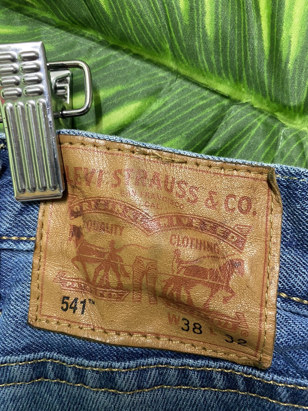 Vintage LEVIS 541 Distressed Jeans -L41 - 11