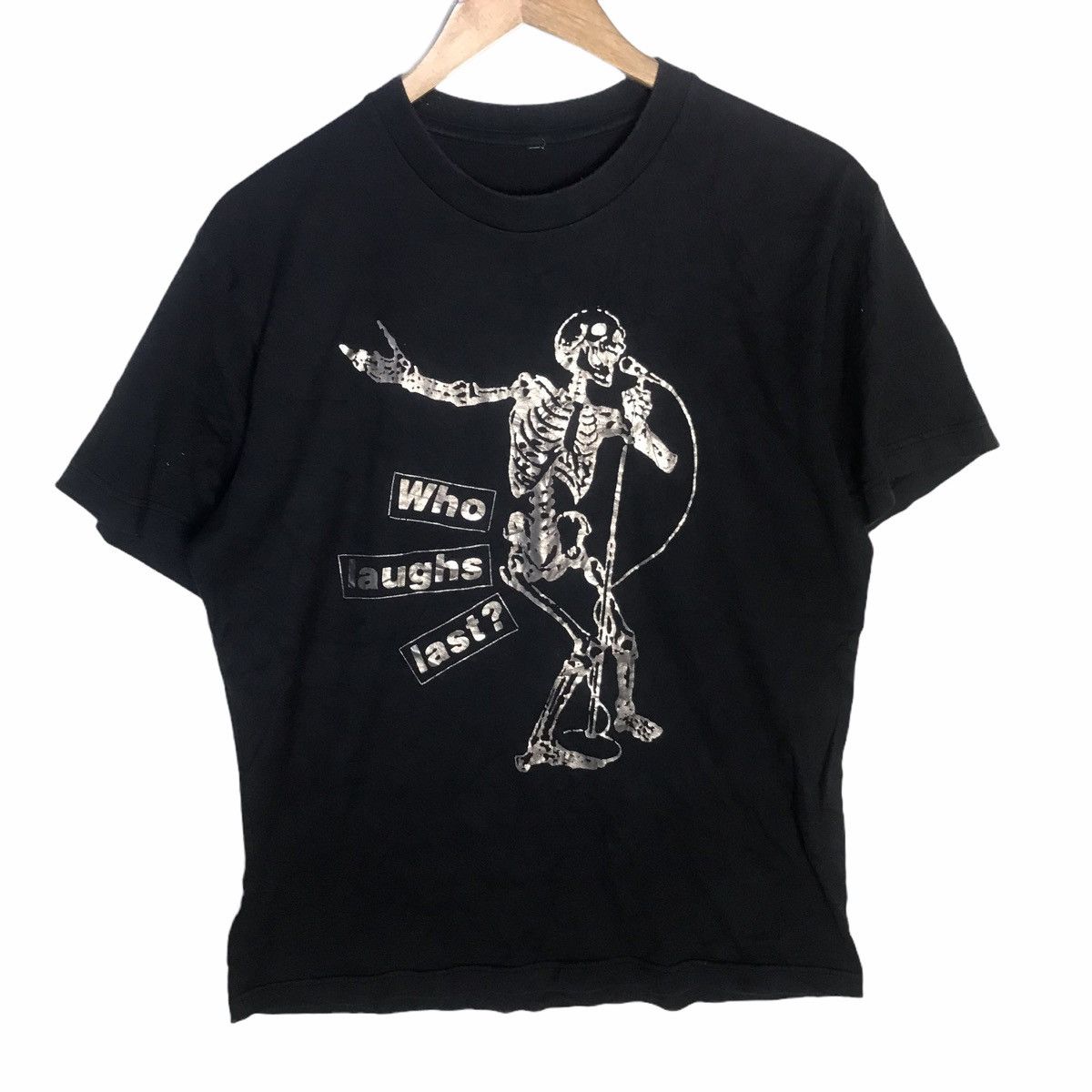 Uniqlo - Barbara kruger who laughs last black tshirt - 1