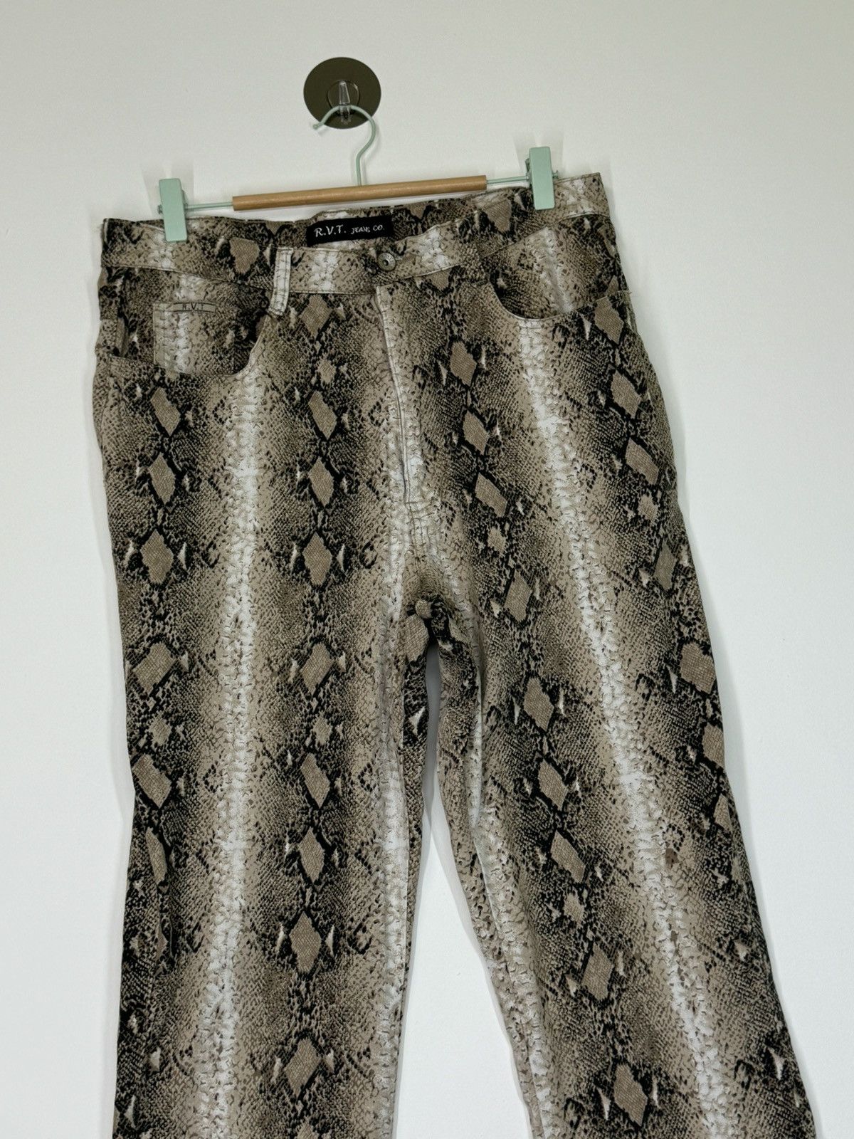 RVT Snake Design Full Print Pants - 4