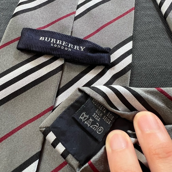 Vintage Burberry London Grey Stripe Check Men’s 100% Silk Tie Italy GUC Gray - 5