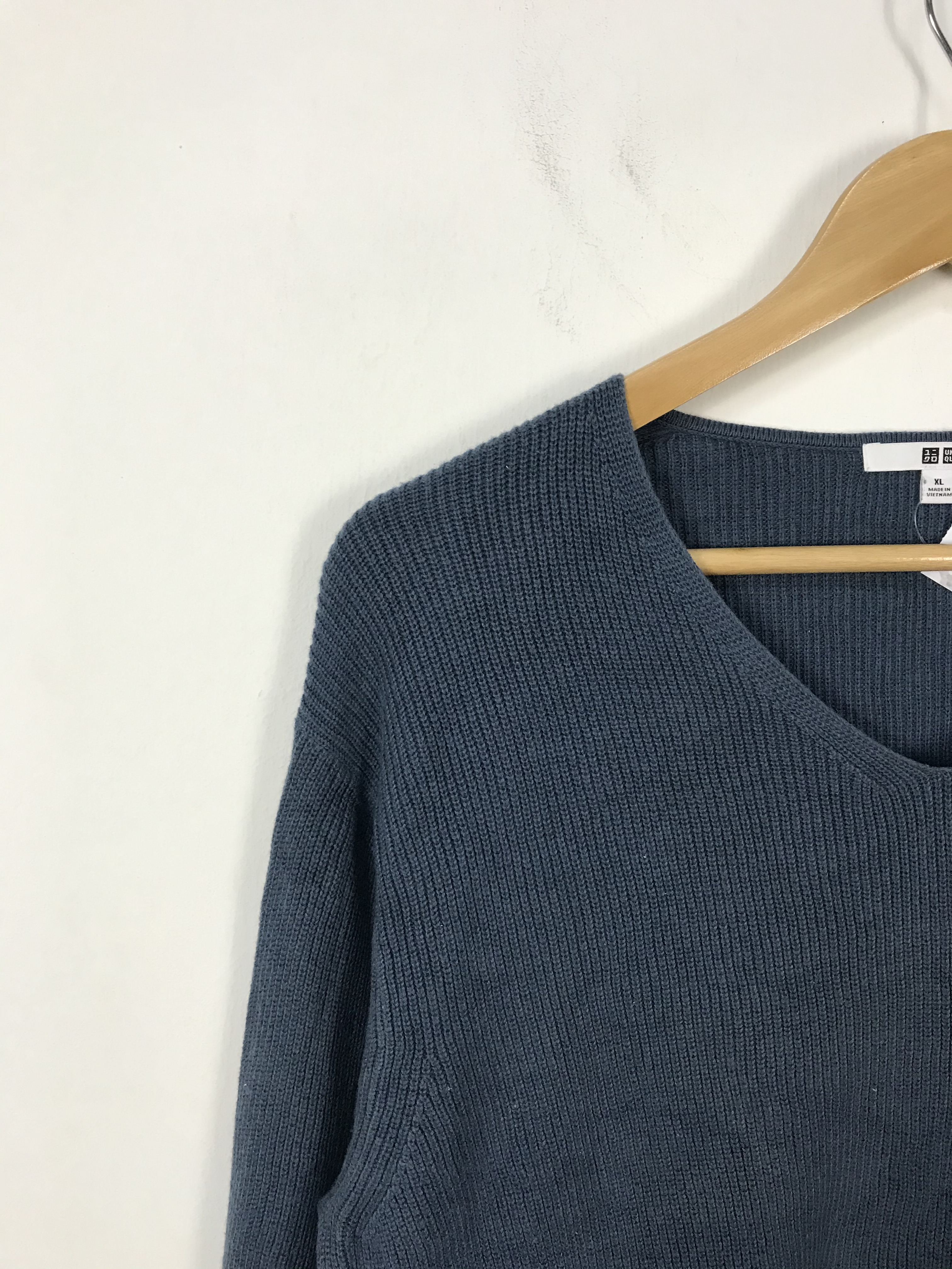 Uniqlo - Uniqlo Knitwear Vneck Sweater #2801 - 4