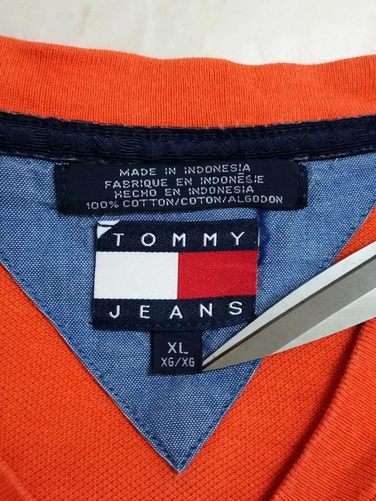 Tommy Hilfiger - Rare! Vintage Tommy Hilfiger Jeans spell out V neck Shirt - 3