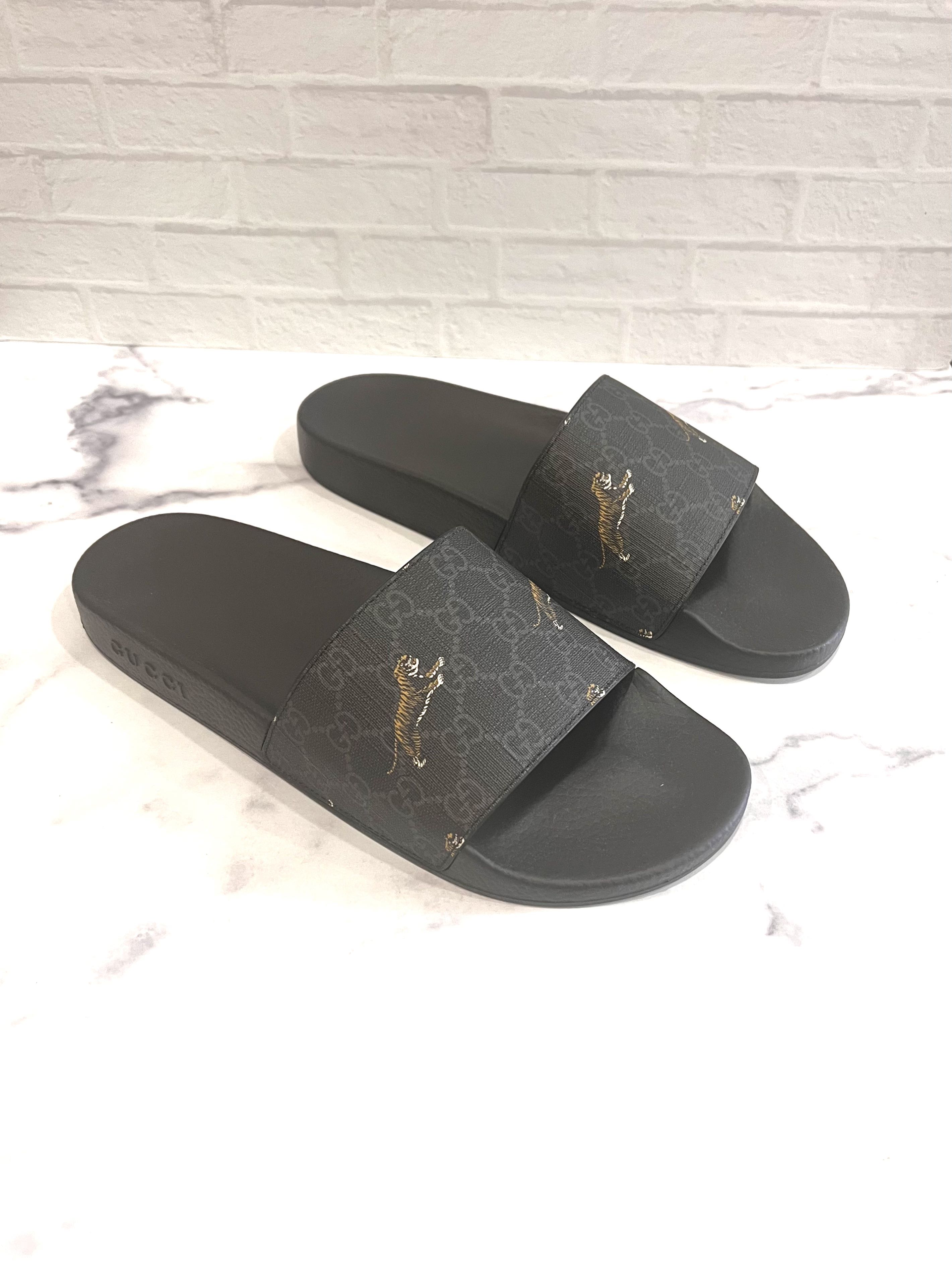 GUCCI Gucci GG Tiger Printed Slide Sandals 