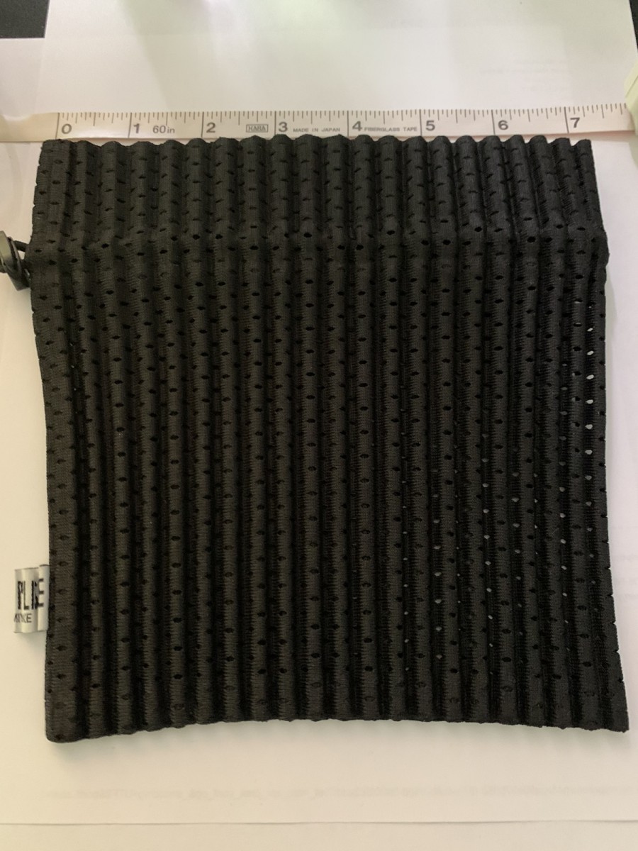 Issey Miyake - Black Plisse pouch - 1