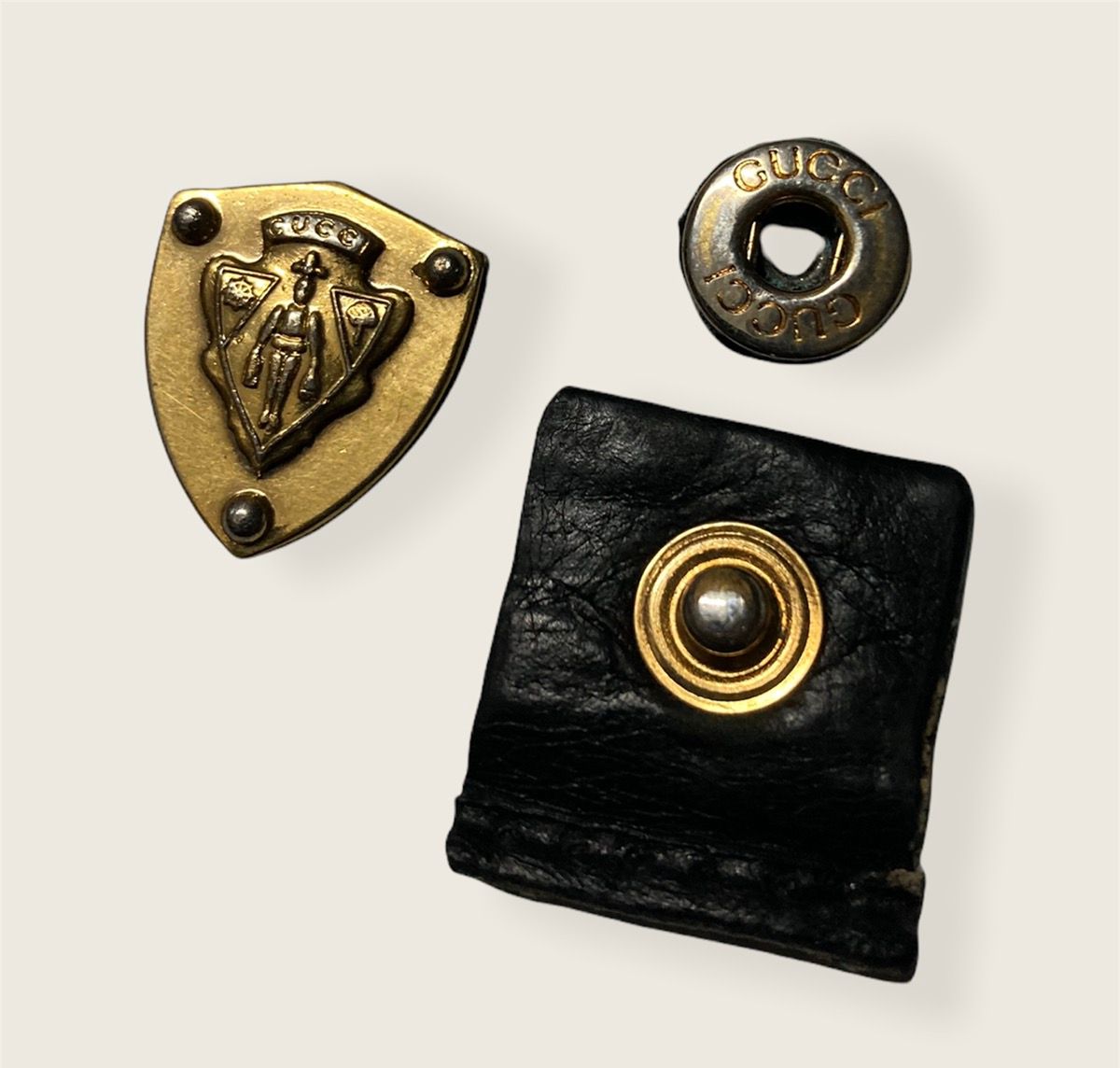 Gucci Crest Pin Emblem and Button Accessories - 3