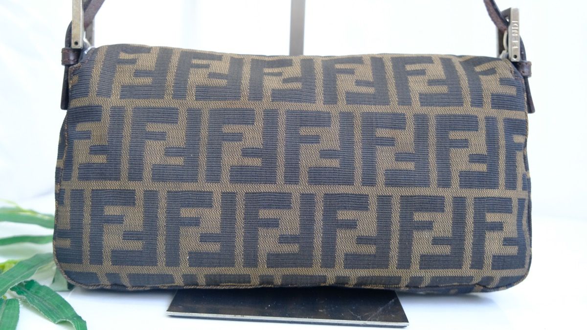 Authentic vintage Fendi baguette handbag. - 4