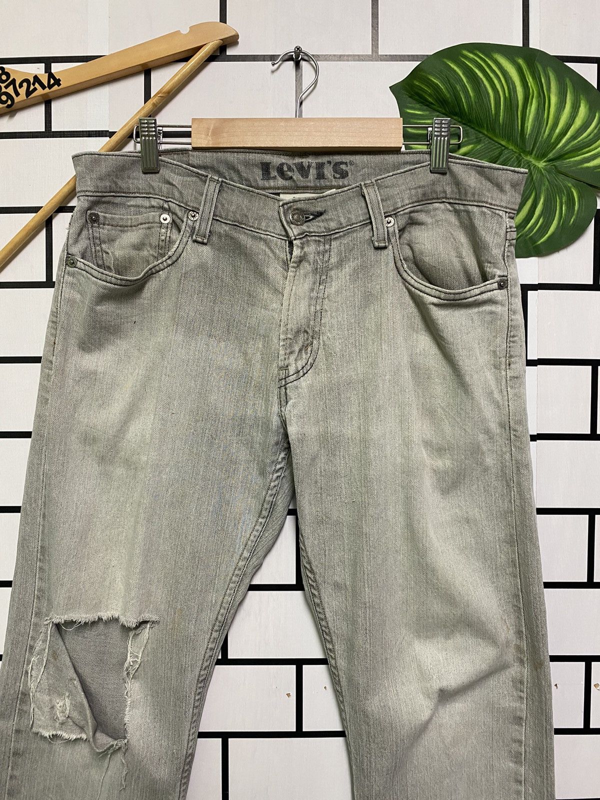 Vintage LEVIS 514 Slim Straight Grey Distressed Jean - L40 - 3