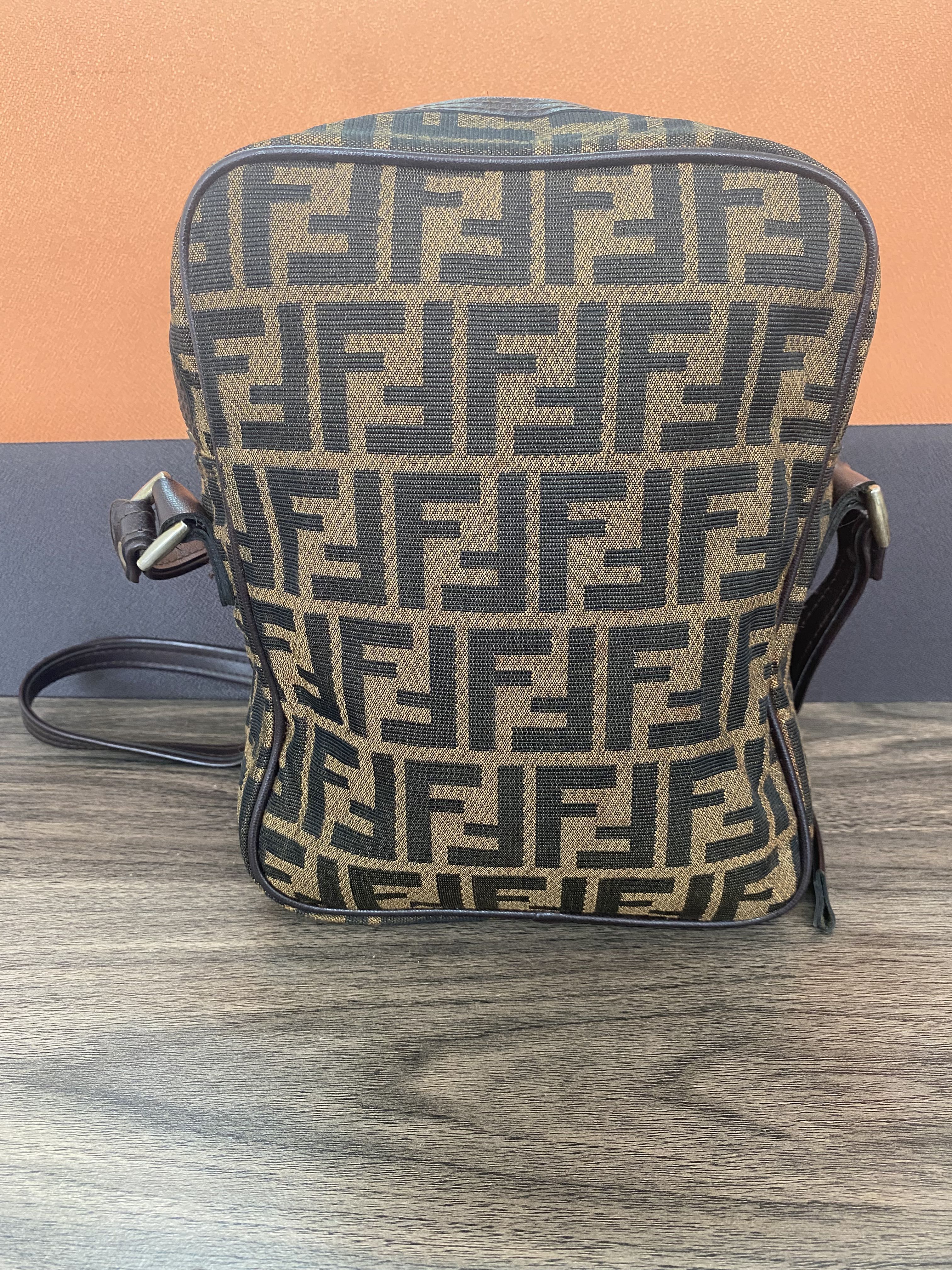 VTG FENDI ZUCCA MONOGRAM ECLAIR ZIPPER SLING BAG - 5