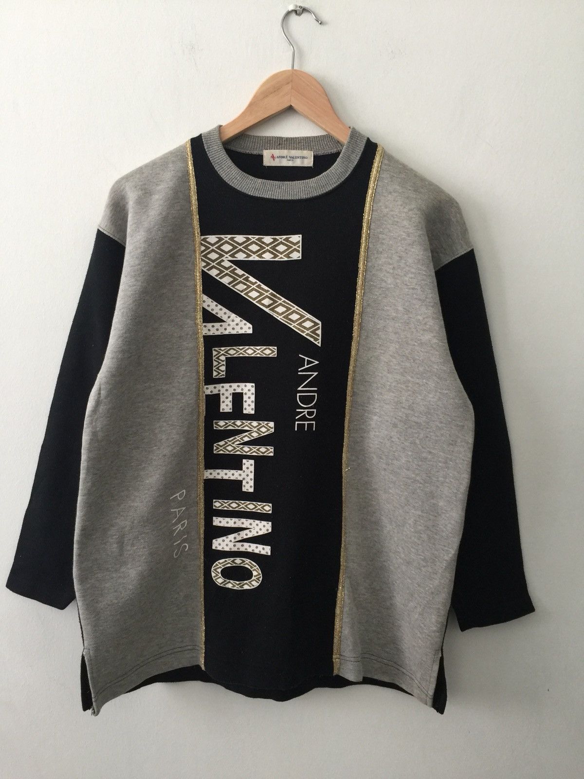 Vintage - Andre Valentino Big Logo Sweatshirts 22x28 - 1