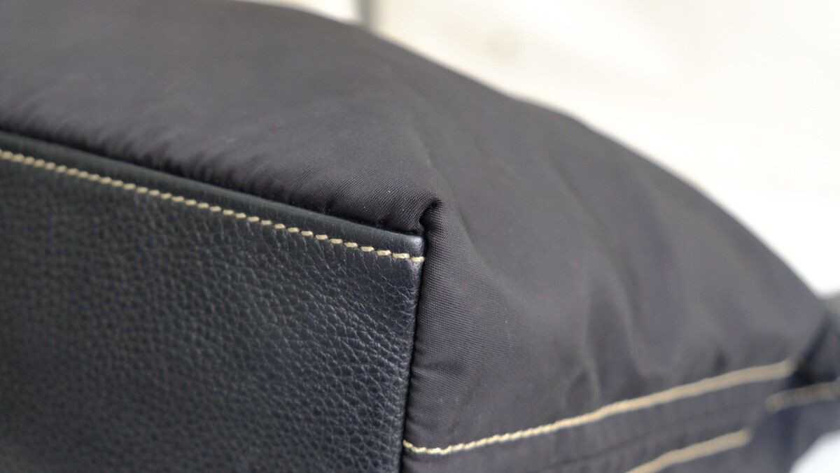 Authentic Prada black leather and nylon shoulder bag - 11