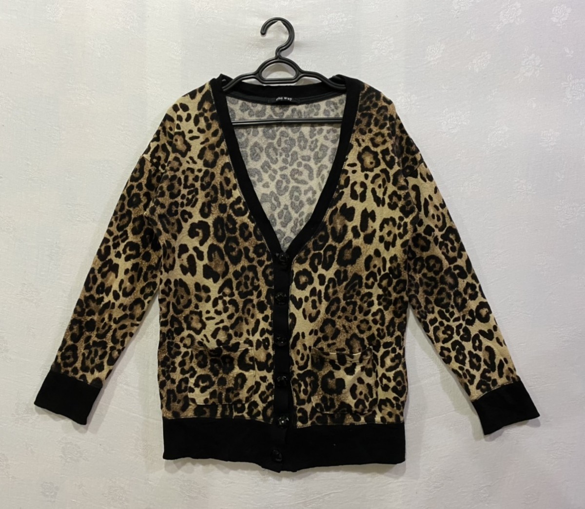 Cardigan - One Way Leopard Print Cardigan - 3