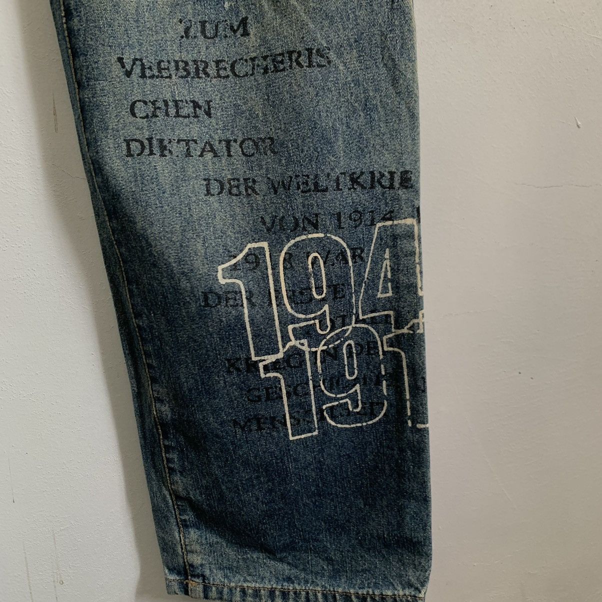 Vintage - In The Attic Full Print Word Distressed Denim Jeans - 5