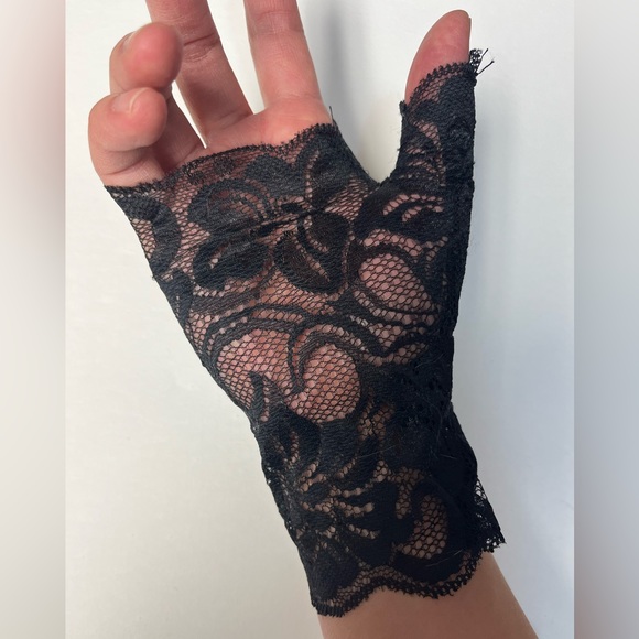 Lace Fingerless Black Gloves - 2