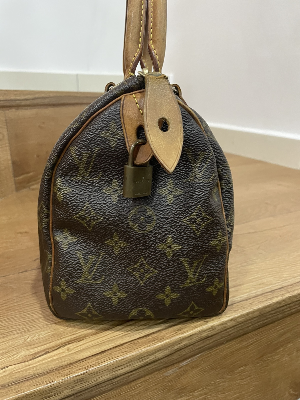 Authentic LOUIS VUITTON Speedy 25 - 3