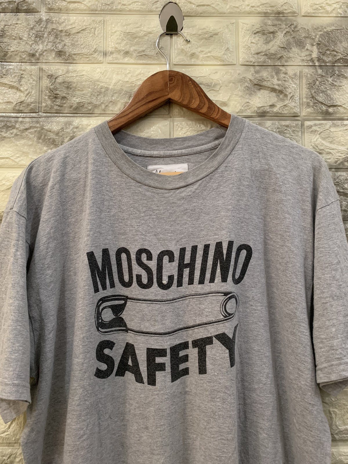 Moschino Safety graphic tee - 5