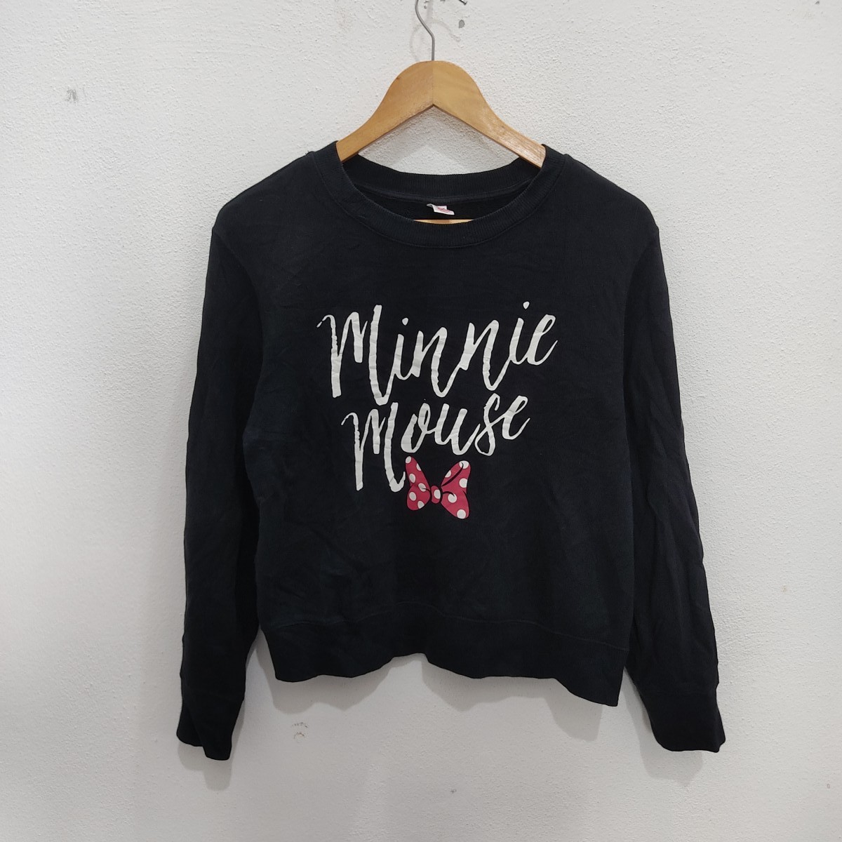 Uniqlo - Uniqlo Minnie Mouse Disney Cartoon Black Small Sweatshirt - 1