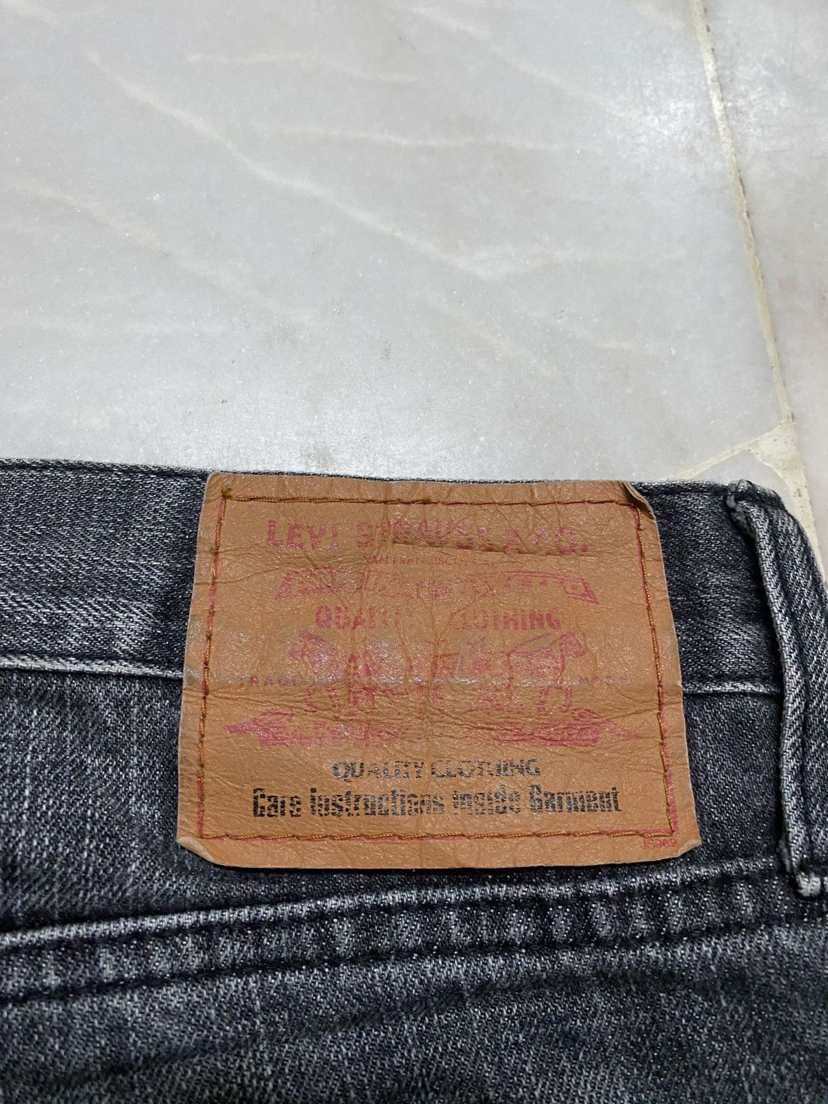 💥Vintage 90s-00s Levis Faded Washed Black Japan - 17