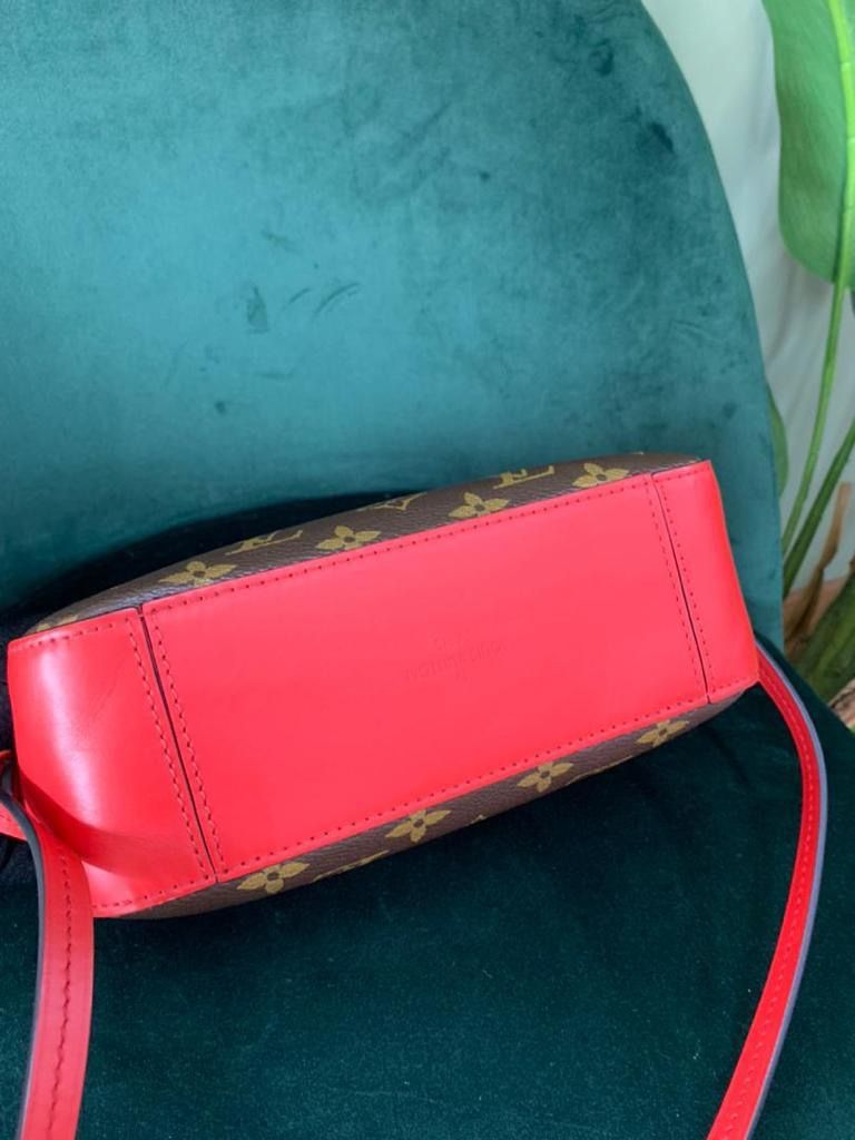 Authentic LOUIS VUITTON Saintonge Crossbody - 3