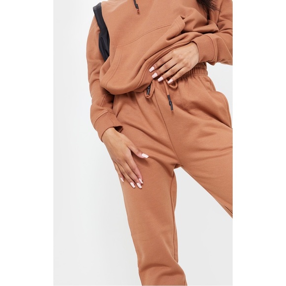 PrettyLittleThing - Pretty Little Thing Tan High Waist Wax Toggle Joggers - 5