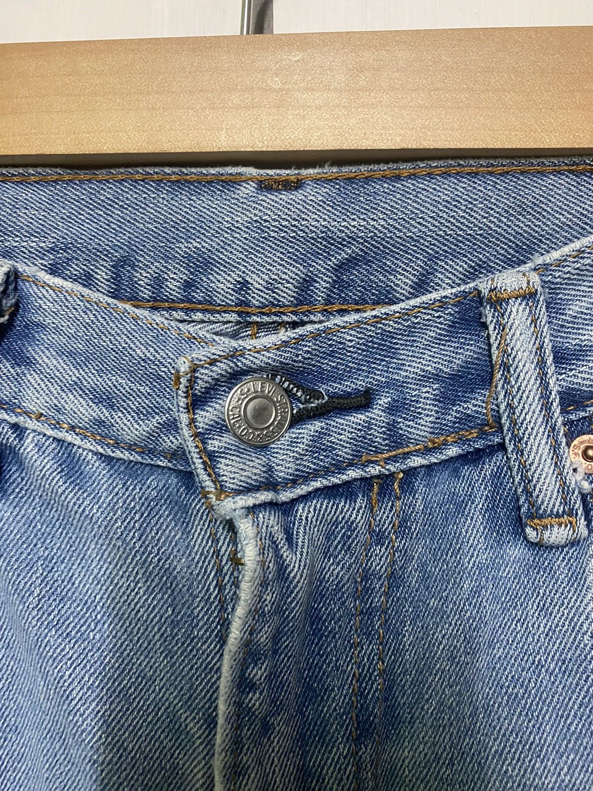 Vintage LEVIS 505 Light Wash Distressed Jean -L23 - 3