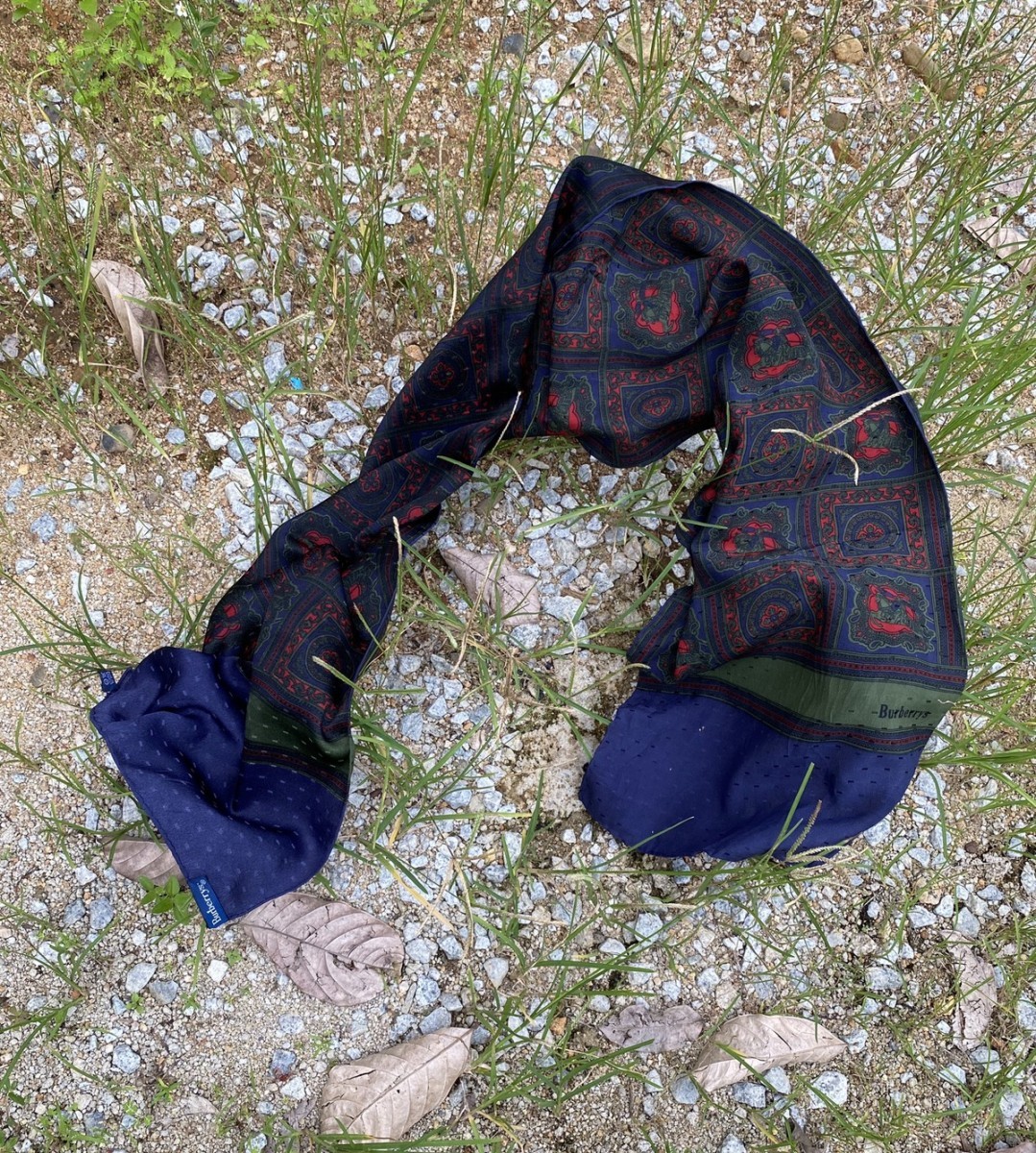 BURBERRY SILK SCARF MADE IN ITALY - 6