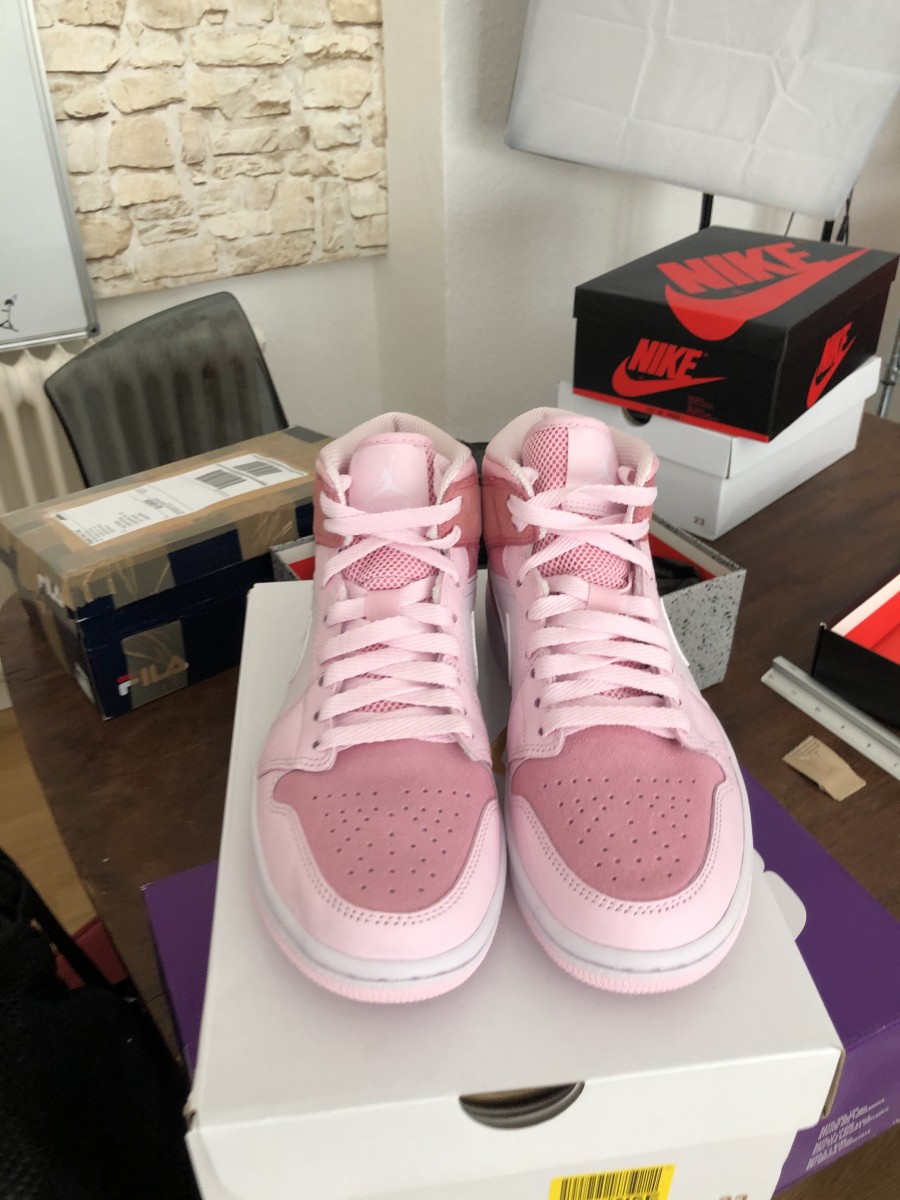 Nike Air Jordan 1 Mid Digital Pink - 1