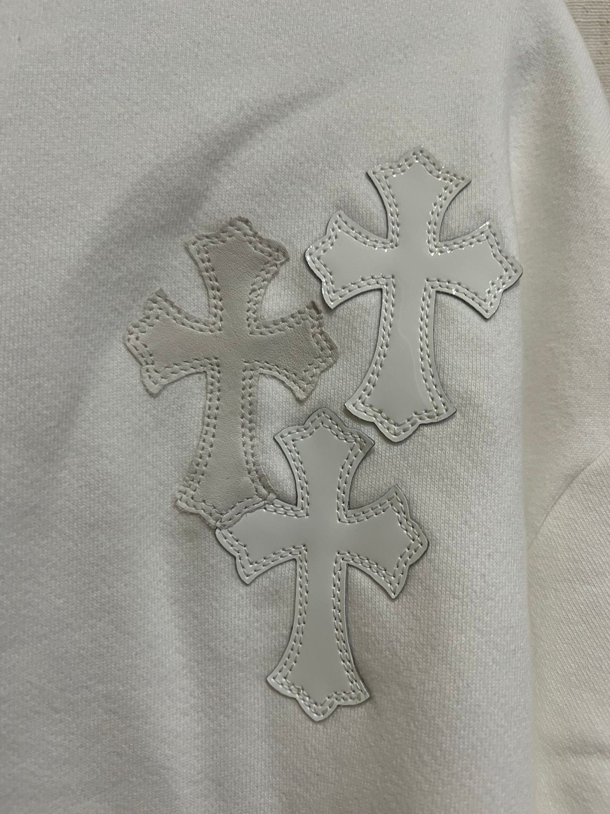 White cross patch crewneck sweatshirt - 3