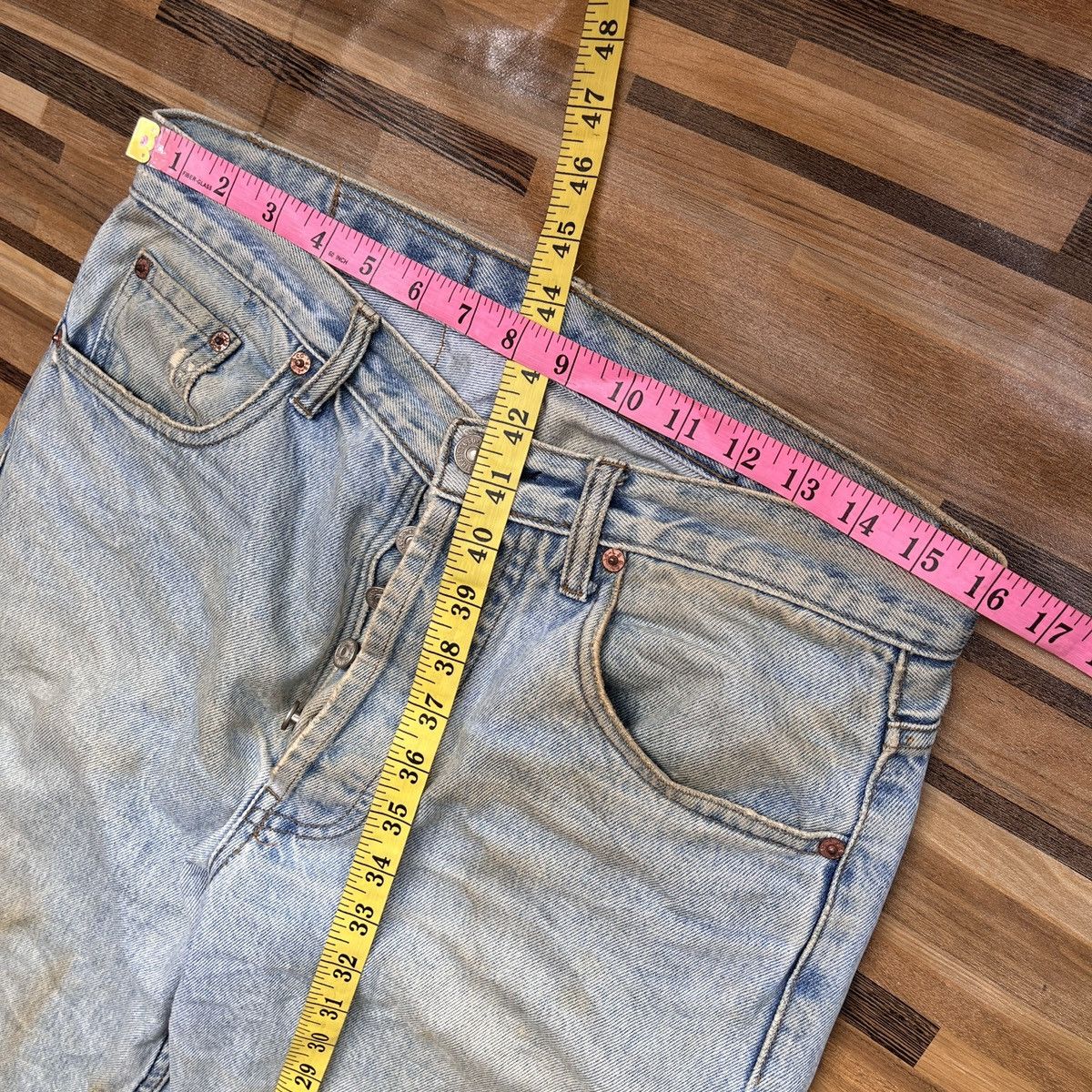 Ripped Levis 501 Vintage 1993 Straight Cut Made In USA - 3