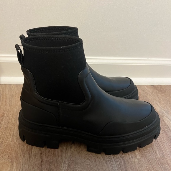 H&M Chunky Chelsea Boot - 7