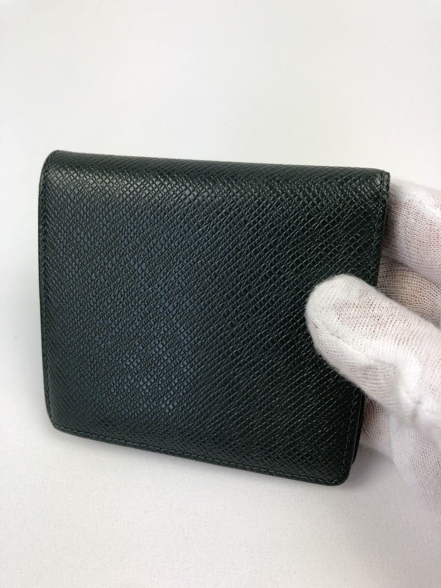 Louis Vuitton green taiga card holder - 2