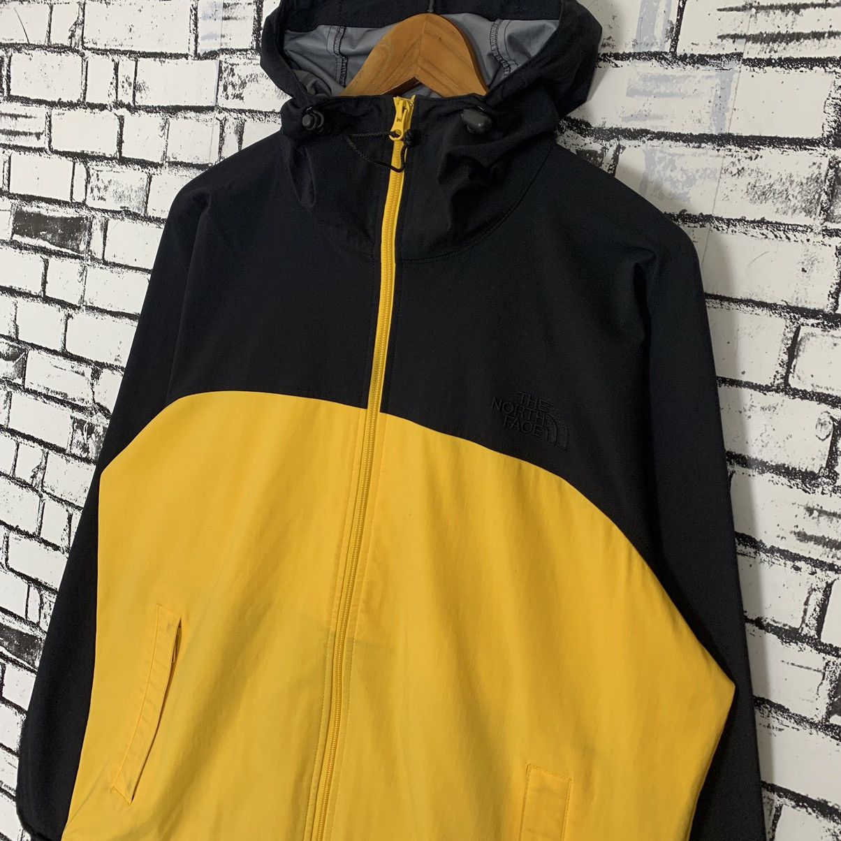 The North Face Windbreaker - 3