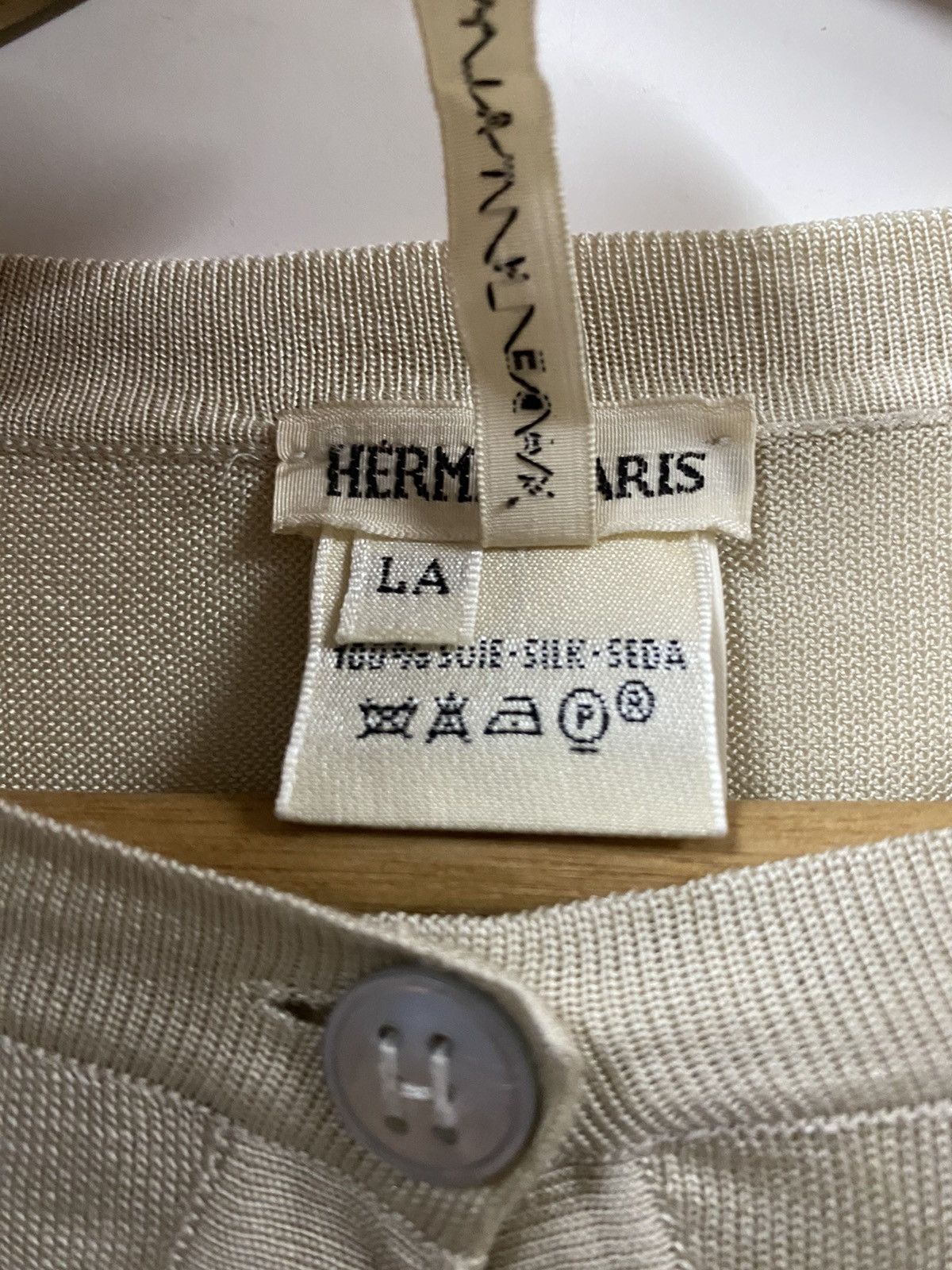 Authentic🔥Hermes Paris Cream Knit One Button Silk - 18