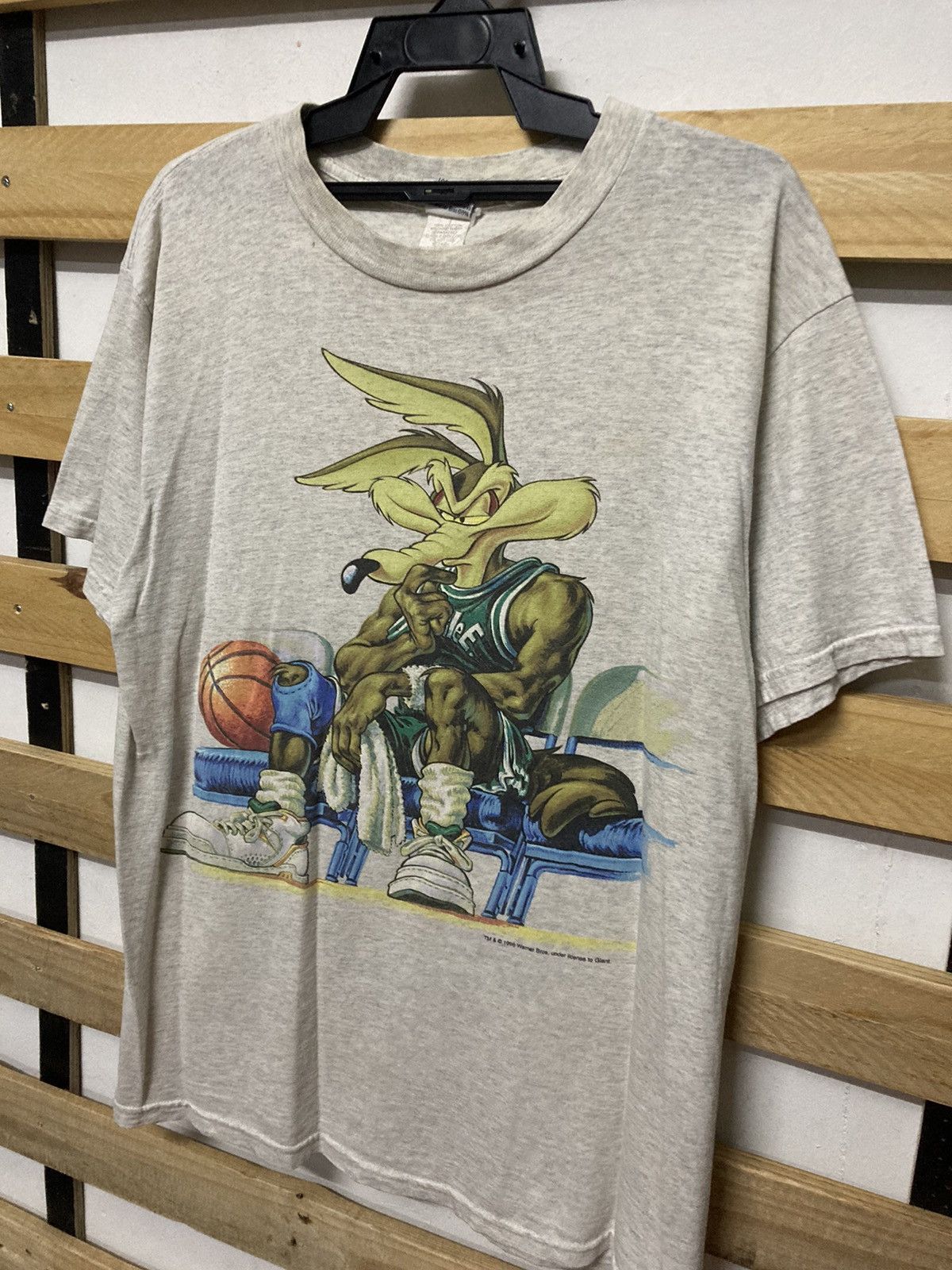 Vintage 1996 Wild E. Koyote Looney Tunes Tshirt - 4