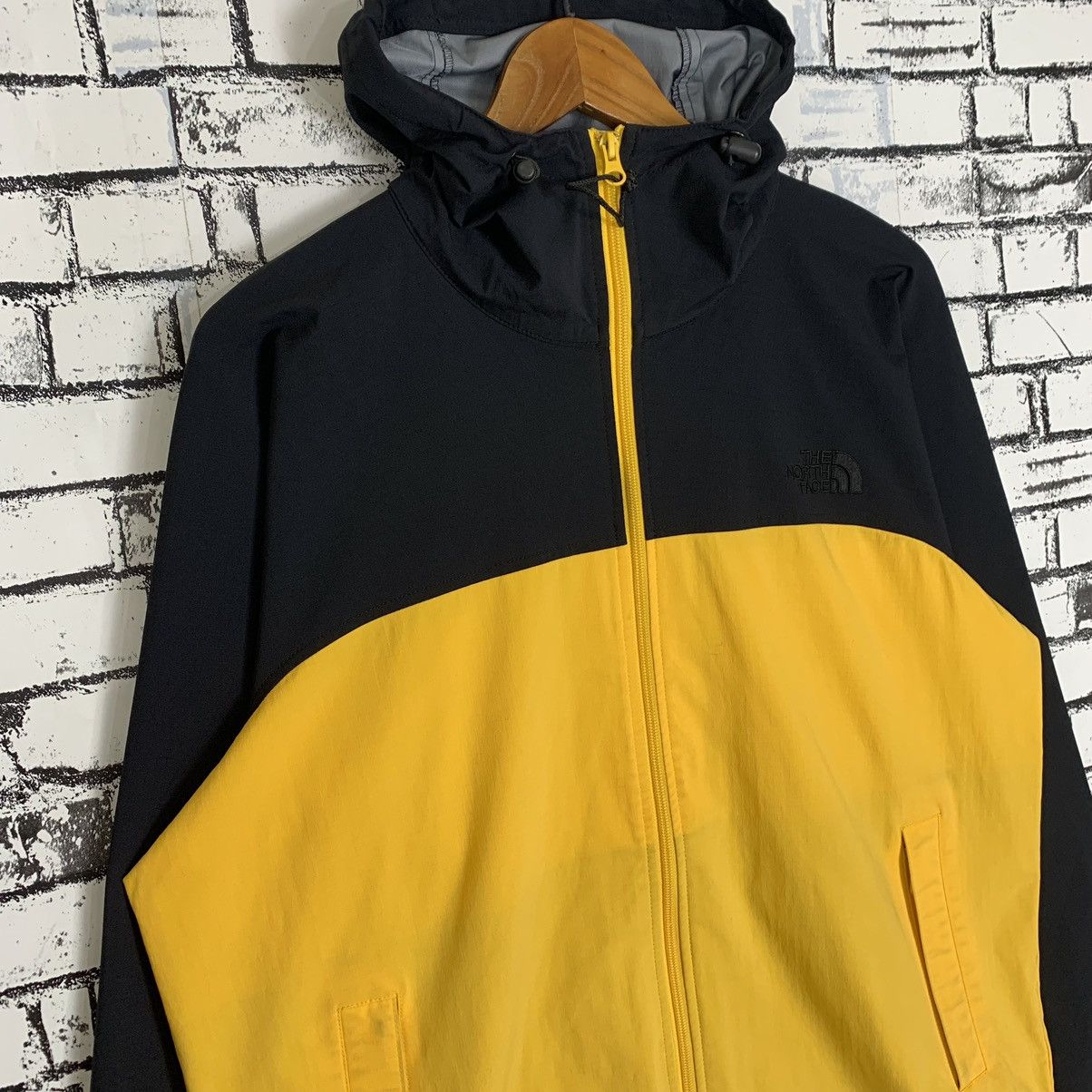 The North Face Windbreaker - 4