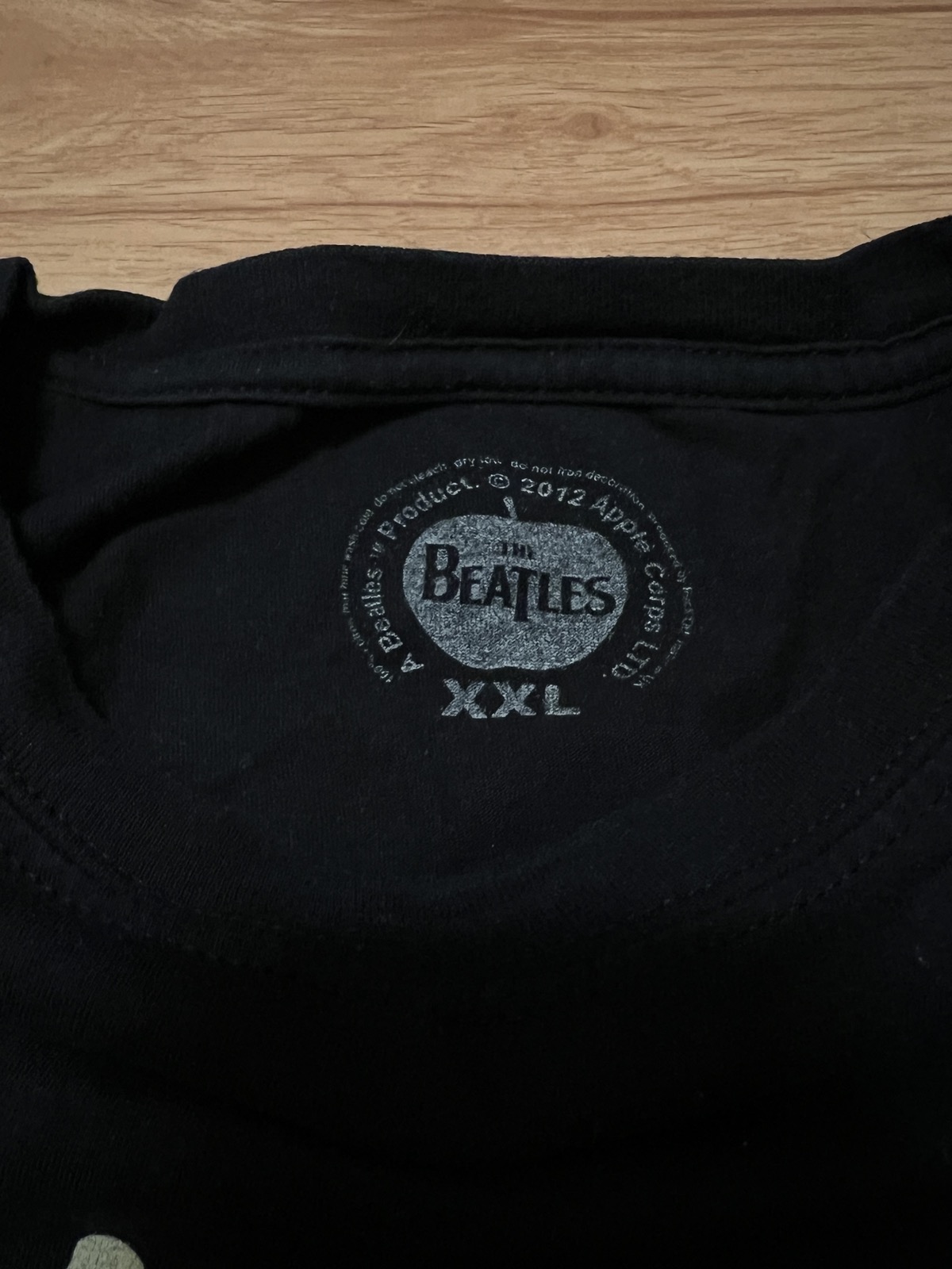 Vintage - © 2012 The Beatles Apple Tee Torn 🔥 - 4