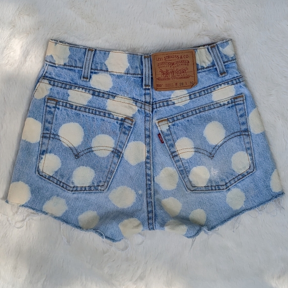 Vintage Levi's 550 Highrise Westwood-inspired Cut-out Denim Shorts Women's 28" - 2