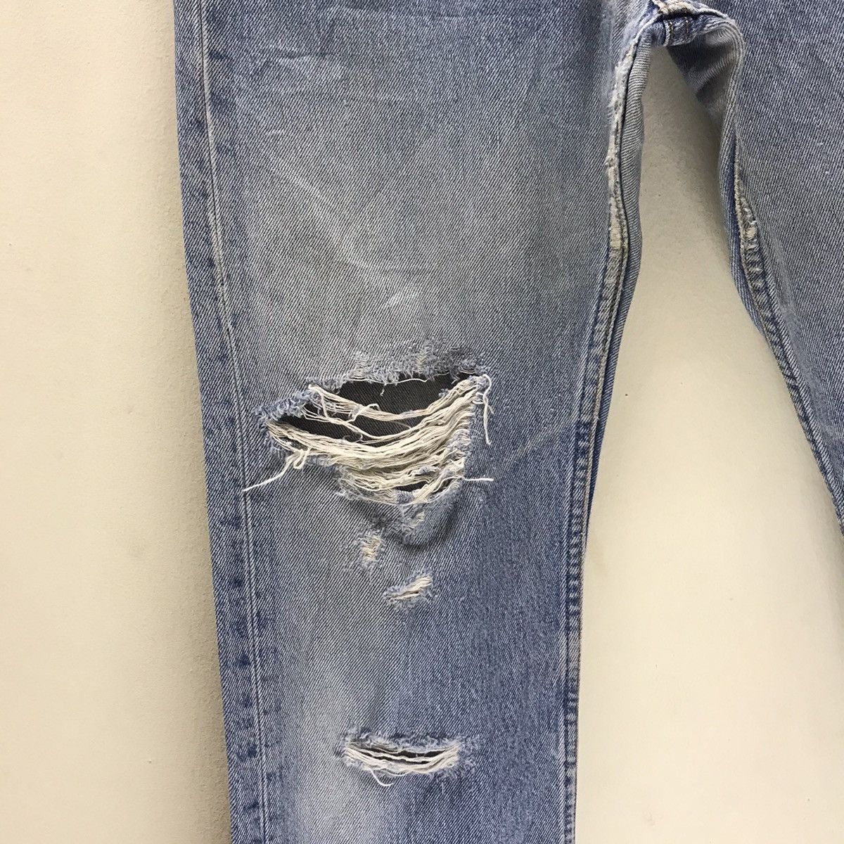 Vintage 80s Levis 501 Distressed Denim Cobain style - 6