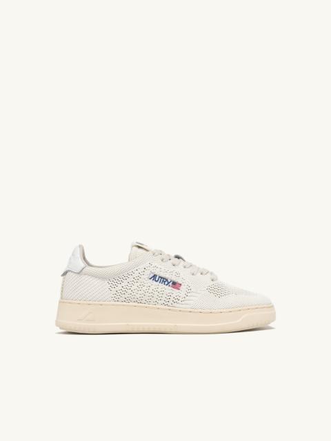 AUTRY MEDALIST EASEKNIT LOW SNEAKERS IN IVORY WHITE FABRIC
