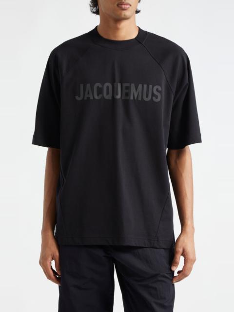Jacquemus Le Typo Cotton Logo Graphic T-Shirt in Black at Nordstrom