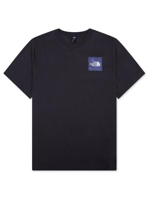 The North Face MOUNTAIN ESCAPE RELAXED S/S TEE - ANTHRACITE GREY