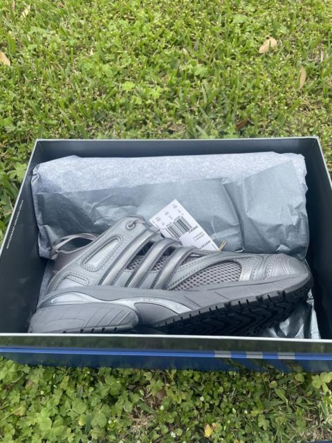 adidas Taqwa Bint Ali x adidas Adistar Pose Womens