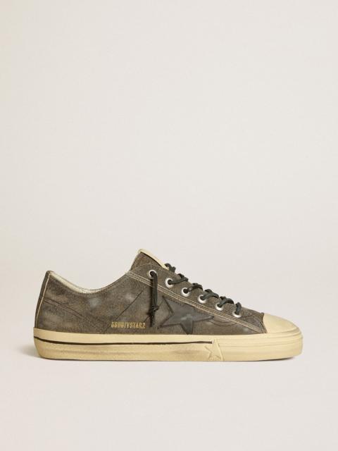 Golden Goose V-Star in black suede with black leather star