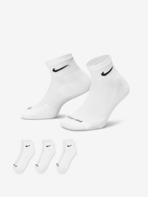 Nike Nike Everyday Plus Cushioned Training Ankle Socks (3 Pairs)