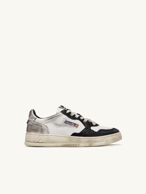 AUTRY MEDALIST LOW SUPER VINTAGE SNEAKERS IN WHITE BLACK AND SILVER LEATHER