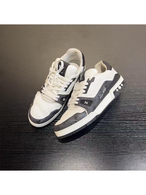 Louis Vuitton Louis Vuitton black and white embossed logo casual shoes