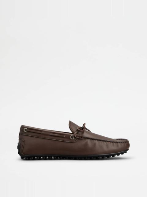 Tod's CITY GOMMINO DRIVING SHOES IN LEATHER - BROWN