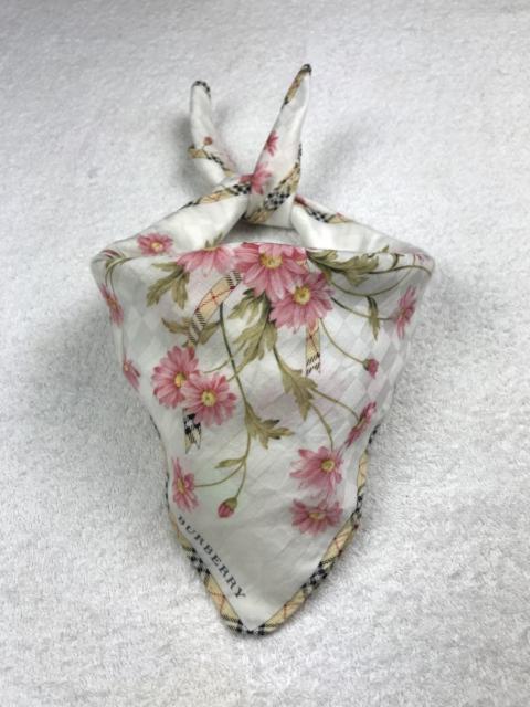 Burberry bandana/handkerchief/neckerchief abstract flower