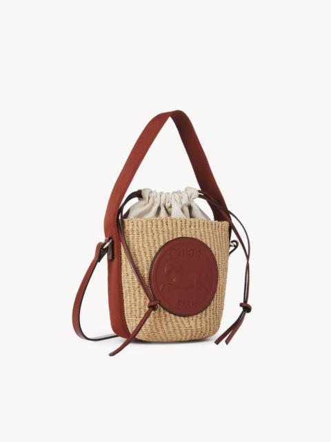 Chloé SMALL HORSE MEDAL BASKET IN NATURAL FIBERS