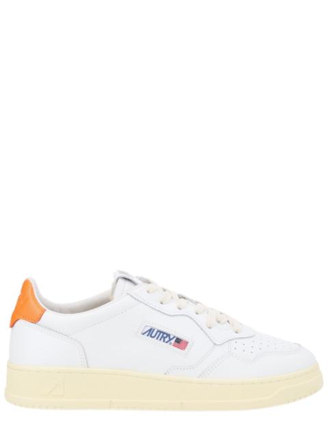 AUTRY MEDALIST LOW LEATHER SNEAKER WITH LOGO