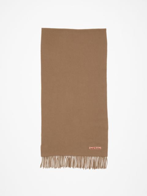 Acne Studios Fringe wool scarf – Narrow - Caramel brown